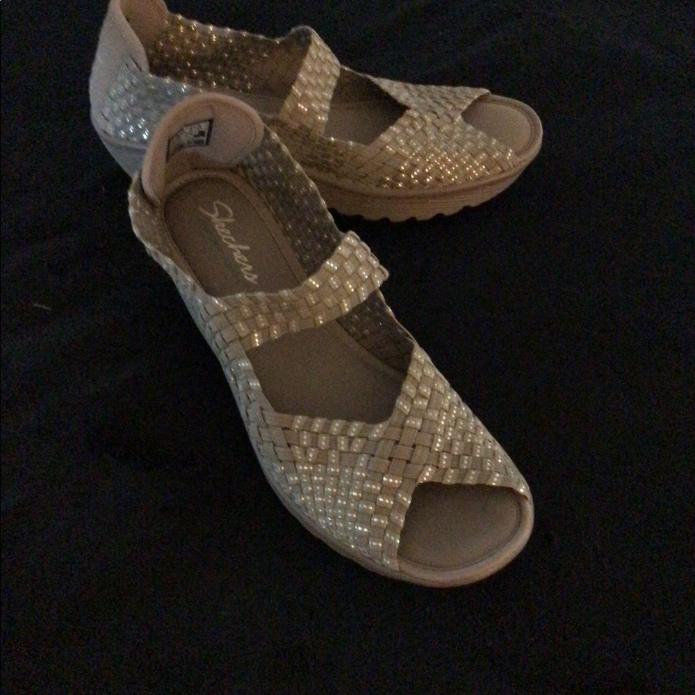 Sketchers tan & gold wedge shoes.